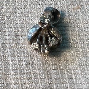 Faceted stone pendant with no makers mark visible. The metal is non-magnetic.